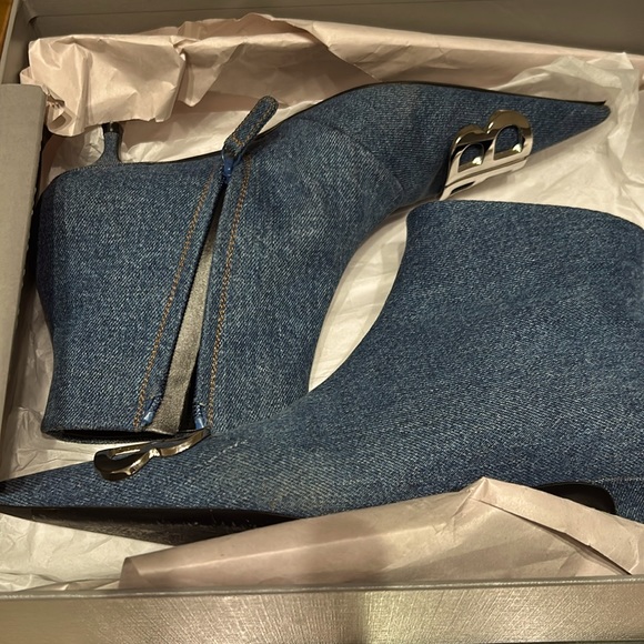 BALENCIAGA - Picture 1 of 16